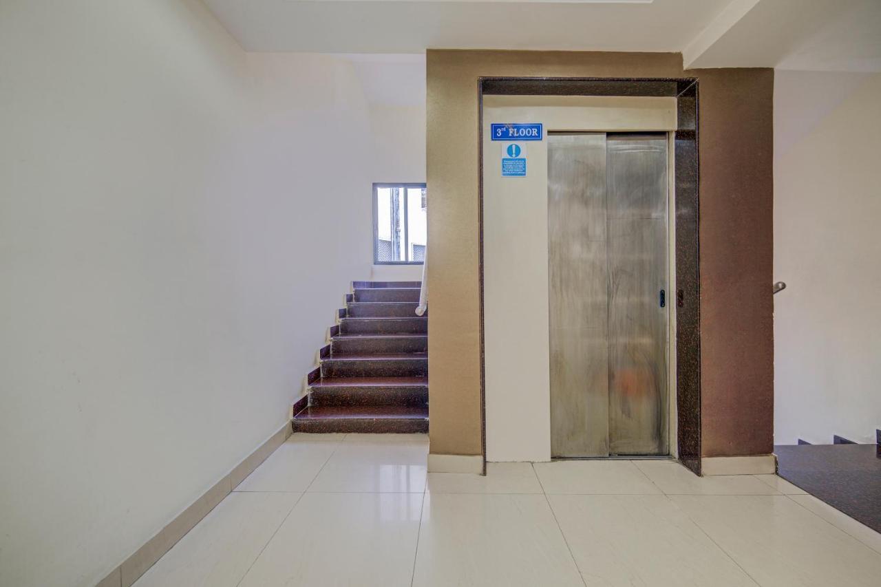 Oyo 18431 Hotel Celestee Grand Hyderabad Exteriör bild